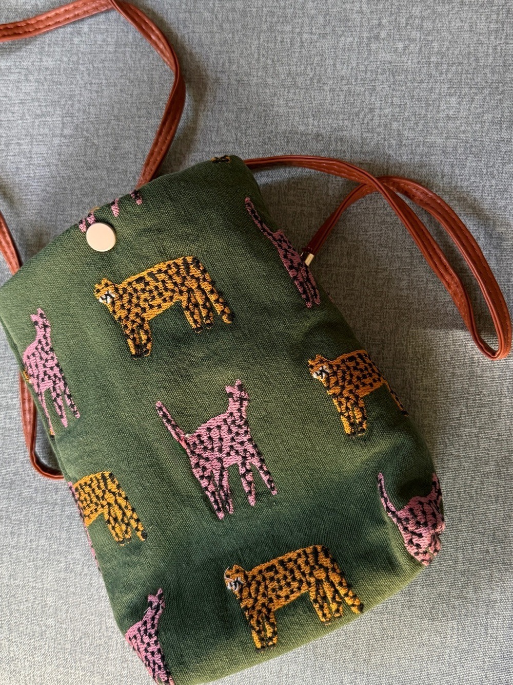 PURRFECT GIFT! Green Canvas Pink & Orange Cat Embroidered Crossbody Bag | NWT - Picture 6 of 9